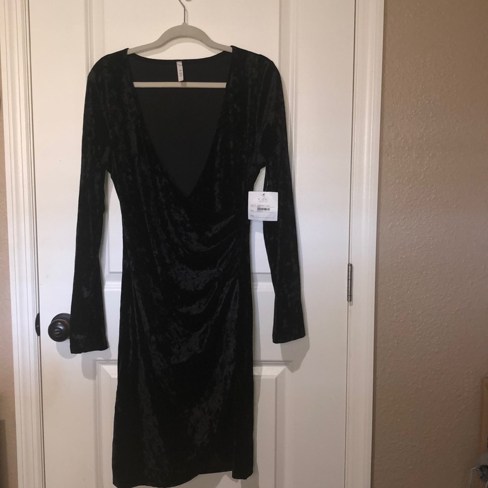 🆕 Stretchy Black Dress